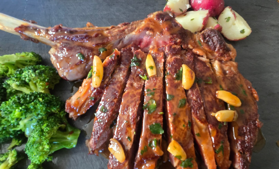 Roasted Rib Chop With Red Wine & Garlic Sauce