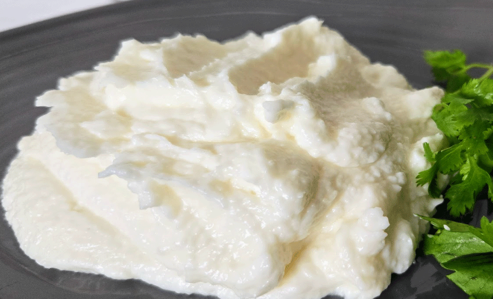 Toum (Lebanese Garlic Fluff)