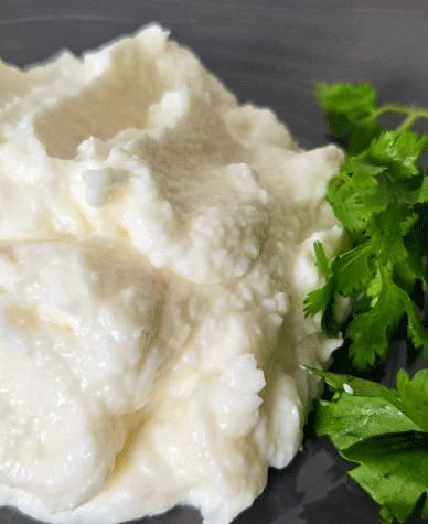 Toum (Lebanese Garlic Fluff)